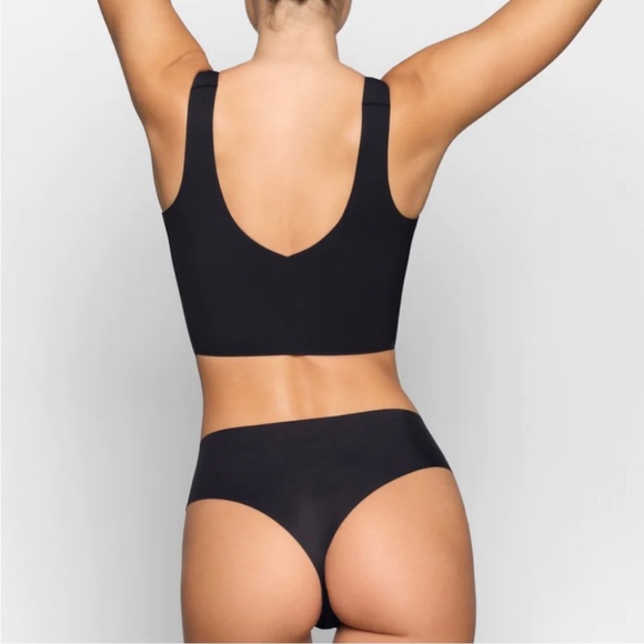 CLEARANCE—NWT SKIMS Naked Plunge Longline Bra, Scoop Neck Wireless Bras - Picture 5 of 8